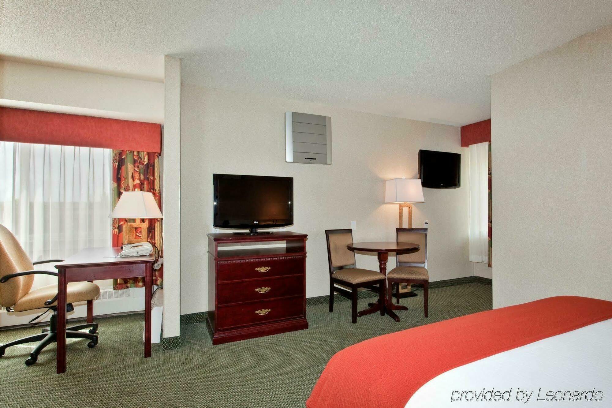 Holiday Inn Express Red Deer, An Ihg Hotel Room photo